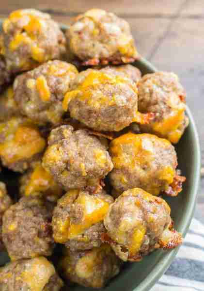 These 5-ingredient Keto Sausage Balls are a great option for an easy breakfast, lunch, or snack!