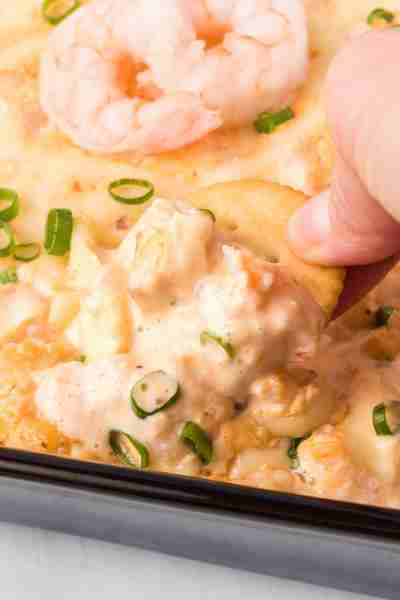 🍤 Easy Shrimp Dip 😍 This easy hot Shrimp Dip appetizer with a spicy kick is loaded with shrimp, ch...