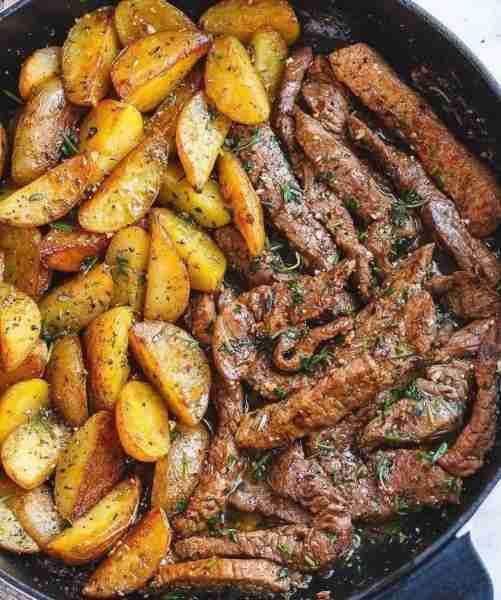 GARLIC BUTTER STEAK AND POTATOES made in one skillet in less than 30 minutes! It’s a one-skillet won...