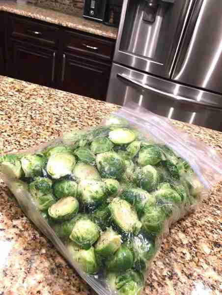 Keto Garlic Parmesan Brussels Sprouts Ingredients 1 lb Brussels sprouts, trimmed and halved 2 tbsp o...