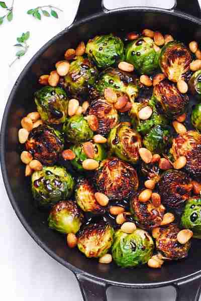 🍁 Brussels Sprouts with Balsamic Glaze and toasted Pine Nuts (or Pumpkin Seeds).🍁