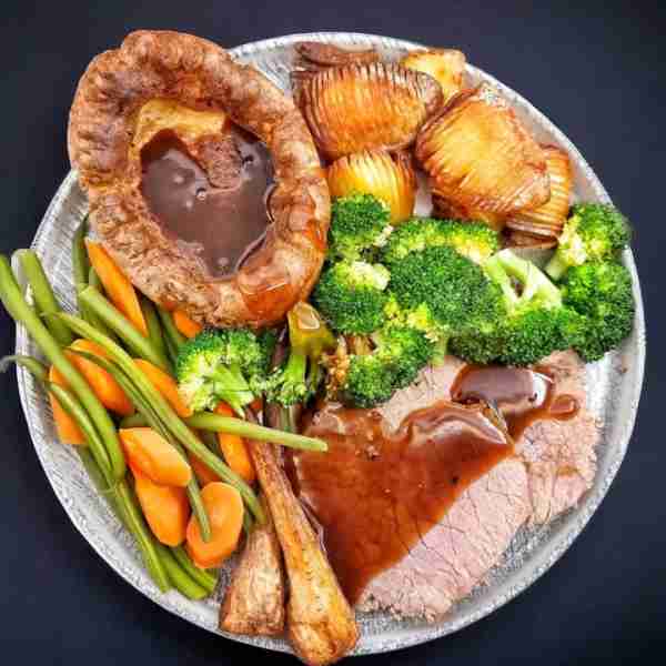 Roast Beef Dinner Last nights evening meal was a delicious beef dinner. A whopping joint of topside...