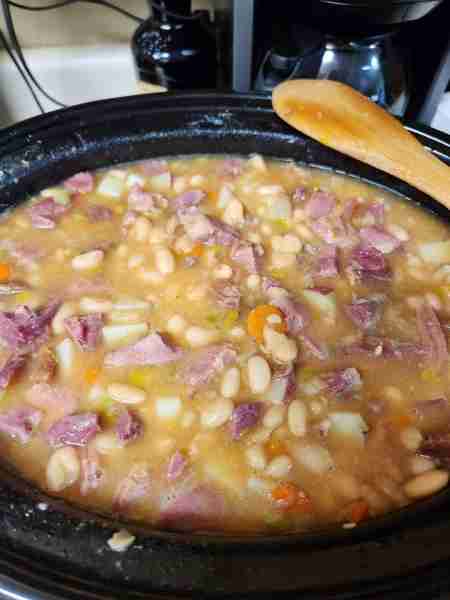 CROCKPOT NAVY BEAN AND HAM SOUP INGREDIENTS 1 pound dried Great Northern OR navy beans, picked over...