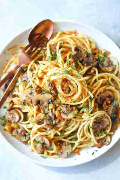 Brown Butter Mushroom Pasta - Whip this up in less than 30 min. So buttery, so garlicky, and so easy...