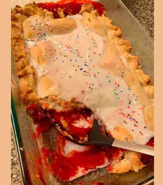 For those who like strawberry pop tarts🍓🍓, you should really try this ASAP. This is a strawberry p...