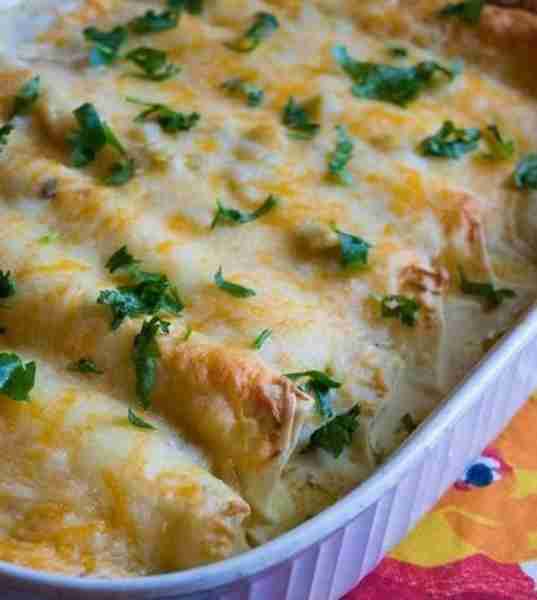 Creamy White Chicken Enchiladas! 🪇 The Best Enchiladas Ever! 💖 Recipe Below!