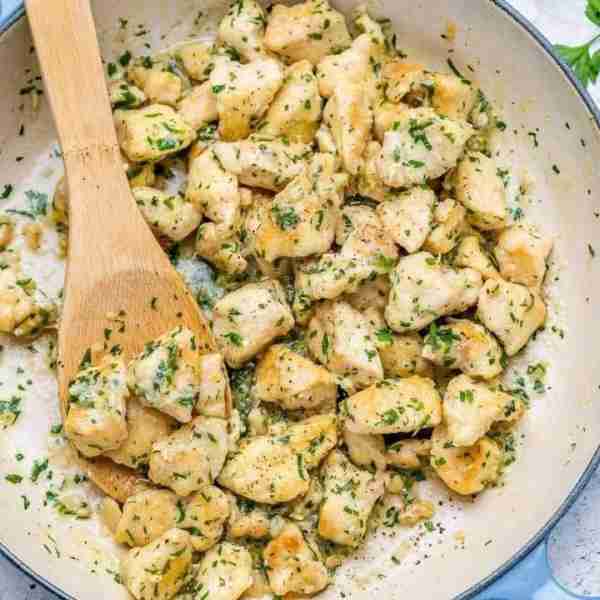 Can’t ever have enough TASTY + QUICK chicken recipes! Garlic Herbed Chicken Bites RECIPE: