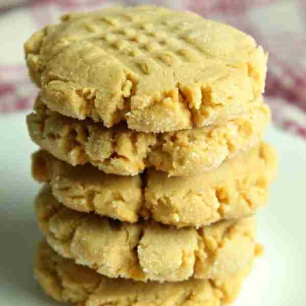 Soft & Chewy Classic Peanut Butter Cookies! 🥜🍪 They're packed full of real creamy peanut butter in...