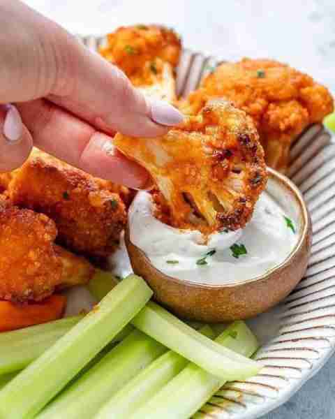 These Air Fryer Buffalo Cauliflower ‘Wings’ are a #CleanEating snack option that will keep you focus...