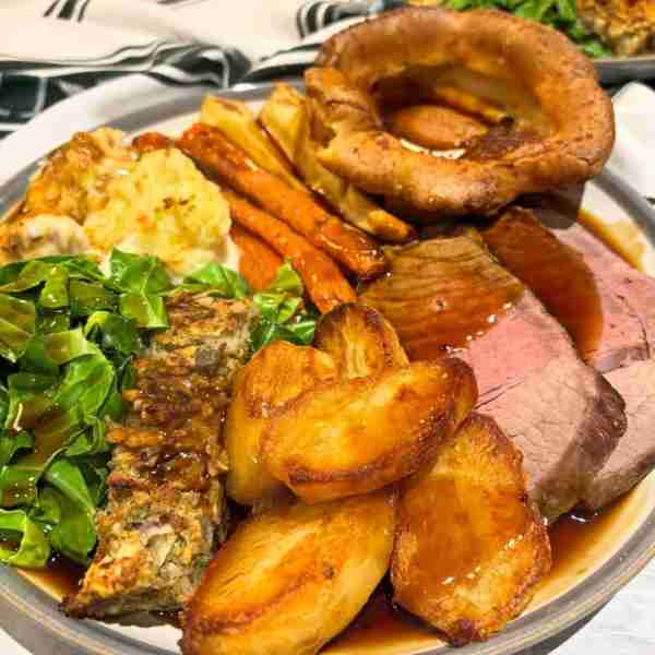 Nothing better on a cold, rainy Sunday! Roast beef, crispy roasties, homemade cauli cheese, yorkshir...