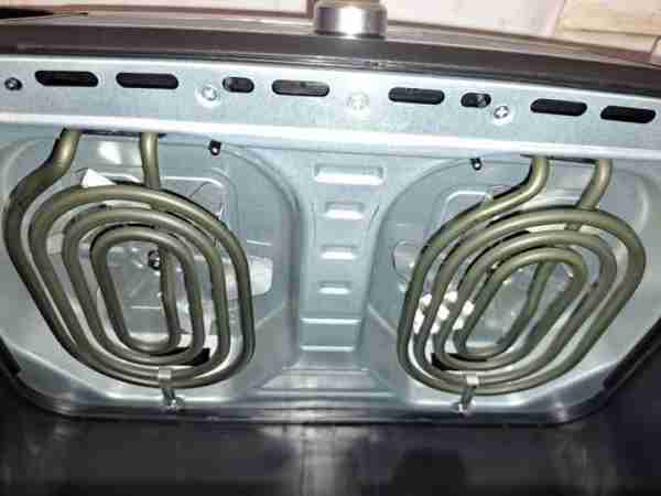 Tips for cleaning your air fryer I have a Ninja 10L5 I put a finger-sized amount of water in the dra...