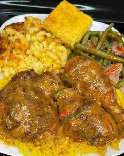 Smothered chicken, mac and cheese, and cornbread 😋😋😋
