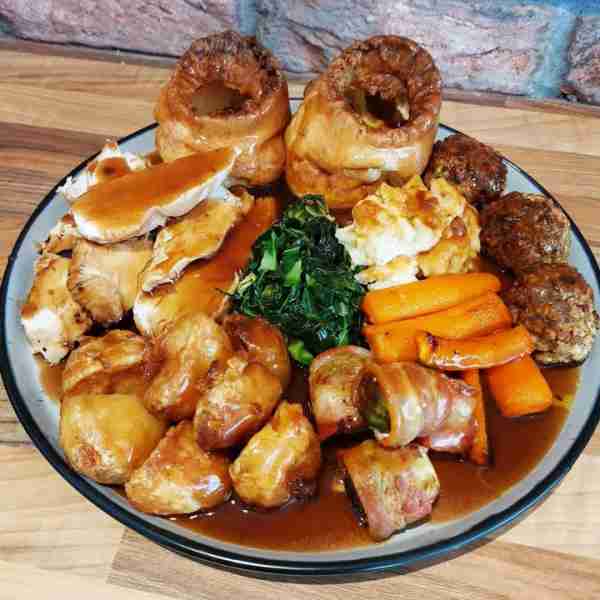 Chicken Dinner 🍴🍗 Try and find a problem with this roast – I dare you 😋 #fblifestyle Try and find...