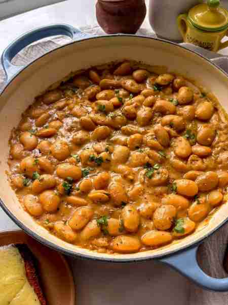 Beautiful Beans😍These cozy one-pot French Onion Butter Beans are the perfect rainy day bowl of good...