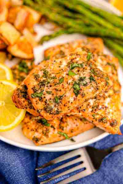 🍋🌿 Air Fryer Lemon Garlic Salmon - give your family a delicious and juicy meal in just 10 minutes...