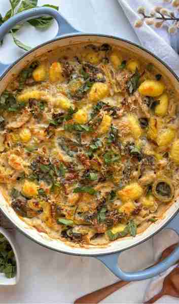Creamy Leek and Gnocchi Bake😍 A comforting, cheesy, and satisfying one-pan meal. Soft gnocchi, whit...