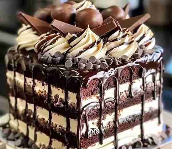 🍫 Decadent Chocolate Layer Cake Recipe Servings: 10–12 Prep Time: 30 minutes Bake Time: 30–35 minut...