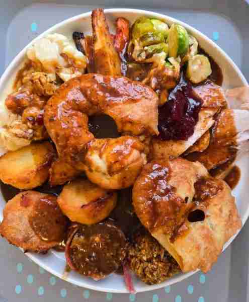 Mid-week chicken roast dinner 😋😍 Try and find a problem with this roast – I dare you 😋💖😂👇? . ....