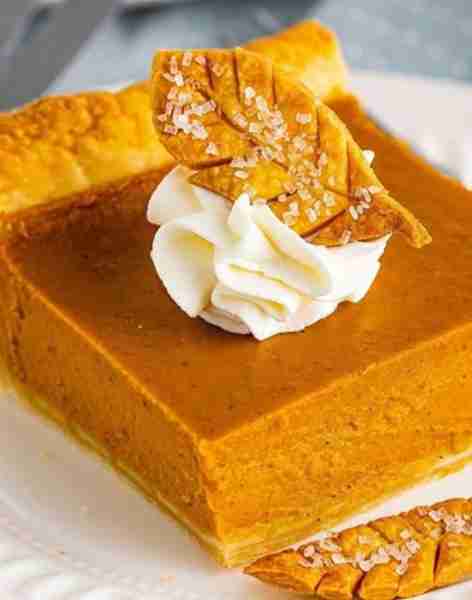 Pumpkin Slab Pie! 🧡🍂 This is sure to be the hit of Thanksgiving dessert! RECIPE BELOW!