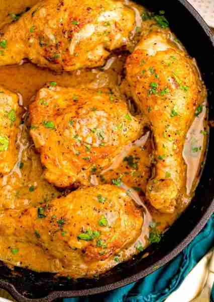 🍗Southern Smothered Chicken and Gravy😋🥘 🌟RECIPE IN COMMENTS🌟