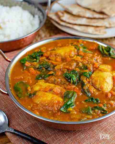 Fancy curry? Try this delicious Chicken and Spinach Curry with tender pieces of chicken in a delicio...