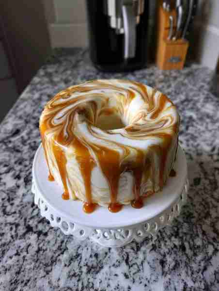 Keto Caramel Swirl Cream Cake Ingredients For the cake: 2 cups almond flour 2 tbsp coconut flour 1 t...