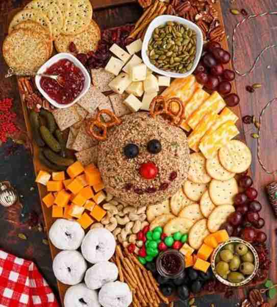 Rudolph Cheeseball and Snack Board! 💚🦌 The perfect Holiday Charcuterie board! 💖💚 RECIPE BELOW!