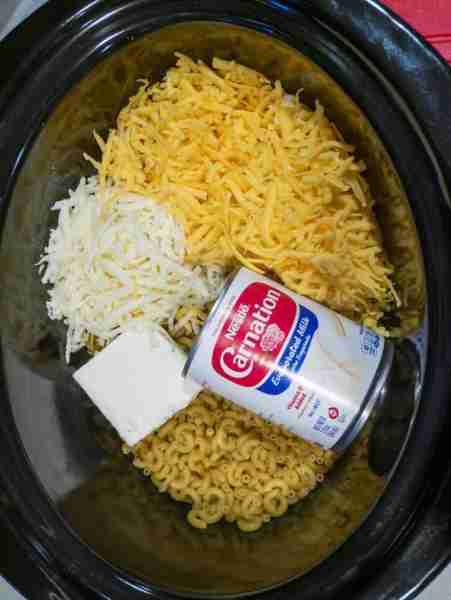 Creamy Slow Cooker Macaroni and Cheese A comfort food classic made right in the crockpot, and it cou...