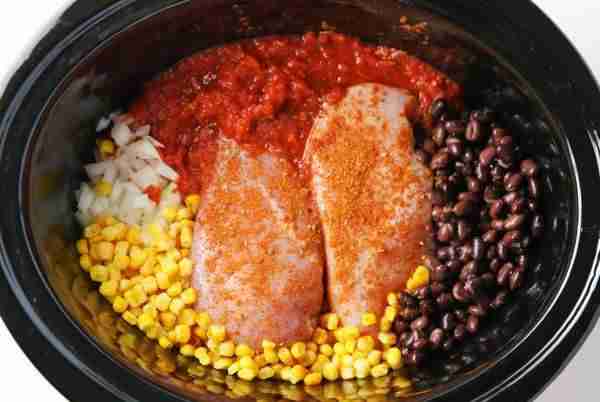 Slow Cooker Chicken Burrito Bowls Ingredients 1 1/2 lb Boneless Skinless Chicken Breasts 16 oz jar o...