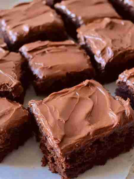 Keto Fudgy Brownies with Chocolate Frosting Ingredients For the brownies: 1 cup almond flour ½ cup u...