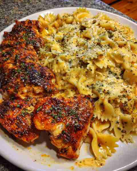 Garlic Chicken Bowtie Pasta with Cajun Parmesan Alfredo Sauce Ingredients: 1 pound boneless, skinles...