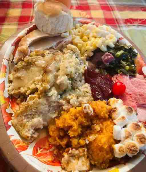 I can across this picture of Thanksgiving leftovers. I would love to have a plate of that now. I wou...