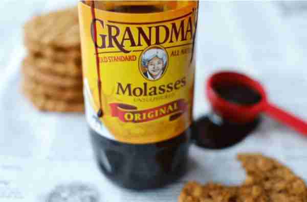 AMERICAN VINTAGE FOOD FACTS What the heck is Molasses anyway? Molasses is a thick, dark, syrupy bypr...