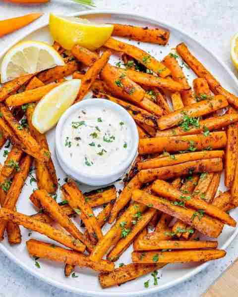 Savory Carrot Fries + Creamy Chipotle Dip 😍