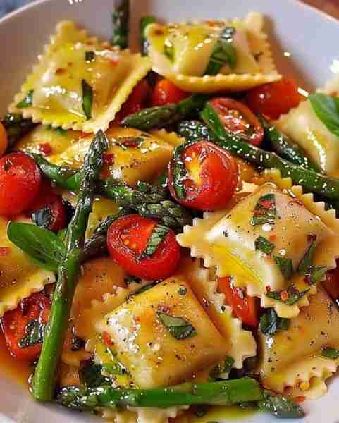 Ravioli with Tomatoes, Asparagus, Garlic, and Herbs Ingredients: 1 tablespoon olive oil 1 pound aspa...