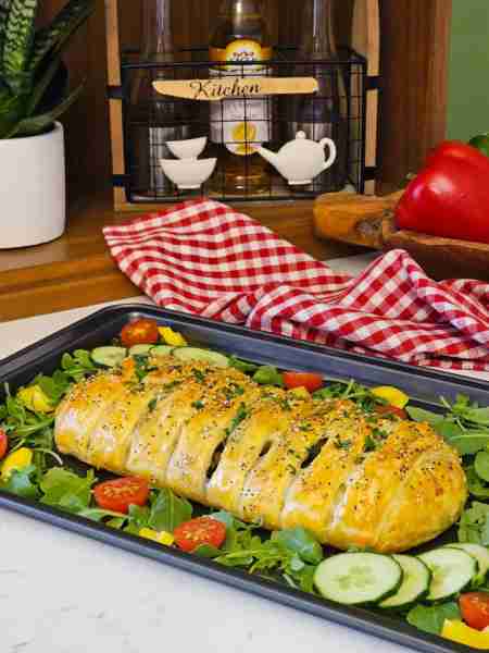 🌿 TUNA PUFF PASTRY BRAID 🌿 This Tuna Braid is flaky, golden baked with tuna, potatoes, olives, oni...