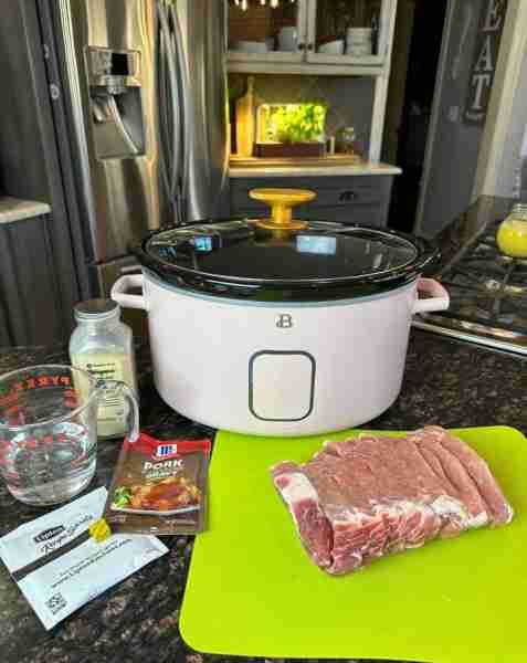 Smothered Pork Chops Recipe Ingredients: ⦁ Pork chops (bone-in or boneless) ⦁ Flour (for dredging) ⦁...