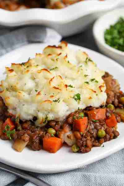 Comment RECIPE to get the recipe! This vegetarian Shepherd’s Pie has all of the flavor you’d expect...