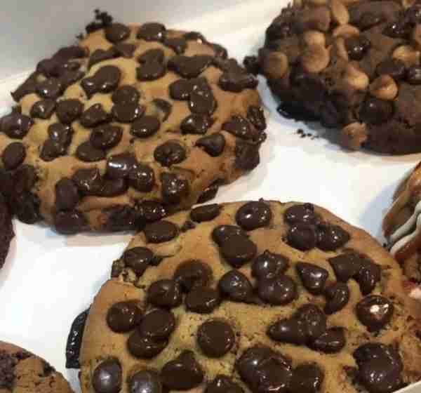 🍪 Soft and Chewy Chocolate Chip Cookies (Original Recipe) Ingredients: • 1 cup (226 g) unsalted but...