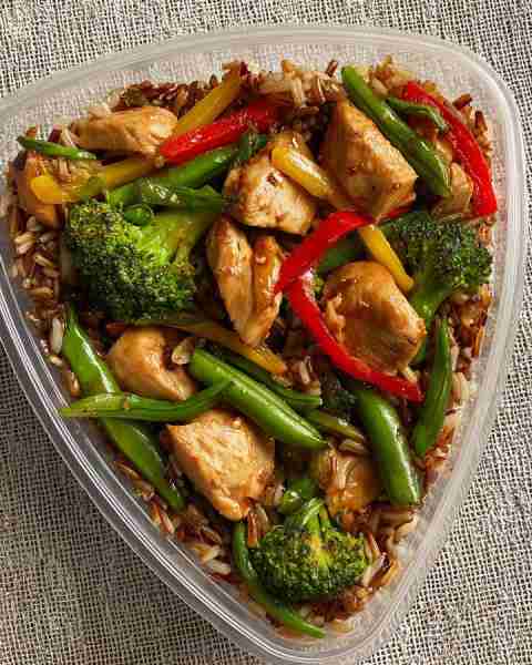 🍱 Chicken & Veggie Stir-Fry Meal Prep with Wild Rice 🍗🥦🌶️ Prep Time: 20 minutes Cook Time: 20 min...
