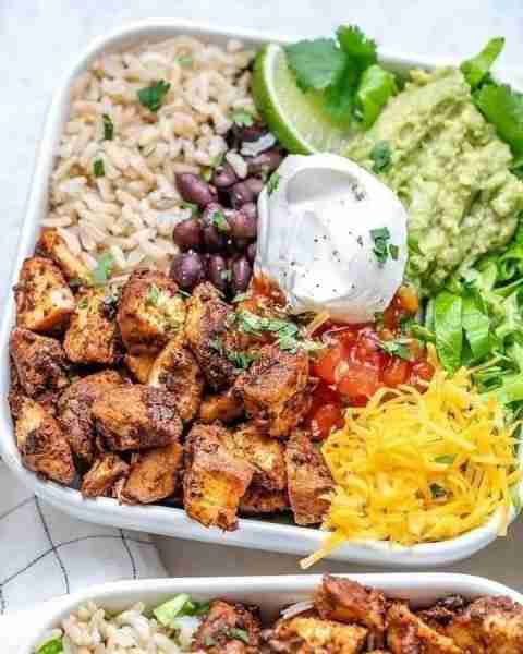 Looks like your Dinner Plans just Changed! Copycat Chipotle Chicken Burrito Bowls 😍