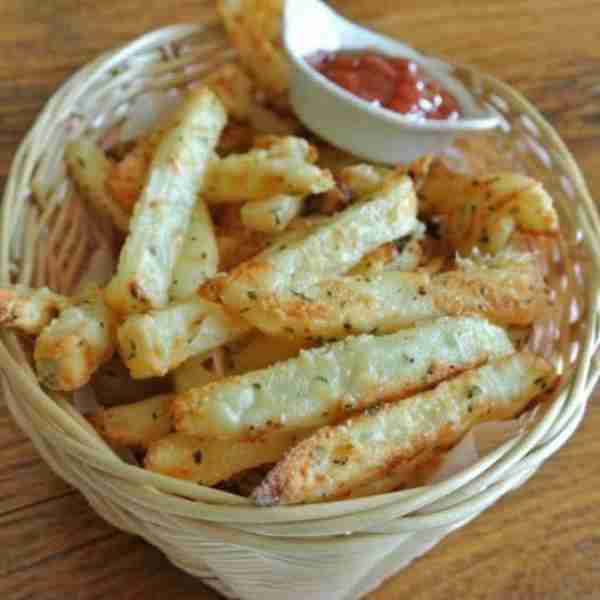 AIR FRYER FRENCH FRIES 📝 INGREDIENTS: 2–3 medium russet potatoes 1–2 tbsp olive oil (or spray oil)...