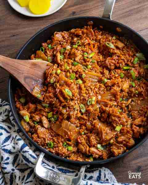 https://www.slimmingeats.com/blog/one-pot-chicken-kimchi-rice Spicy, savoury, and packed with bold f...