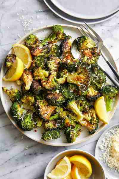Garlic Parmesan Roasted Broccoli - This comes together so quickly with just 5 min prep. It's the per...