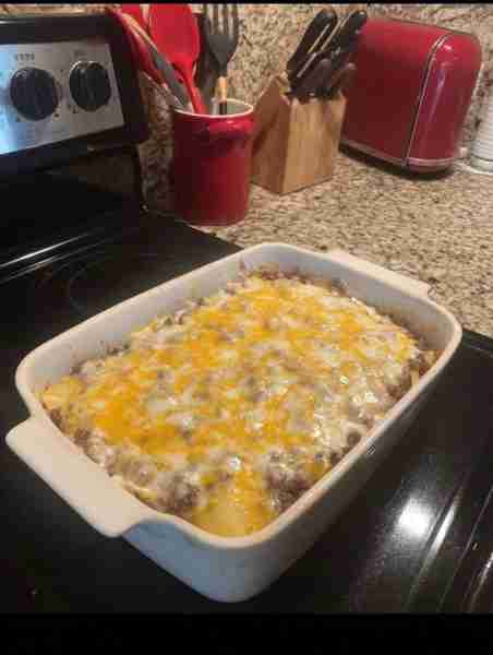 Keto Beef & Cheese Casserole Ingredients 1 lb ground beef (or ground turkey) 2 tbsp olive oil or but...