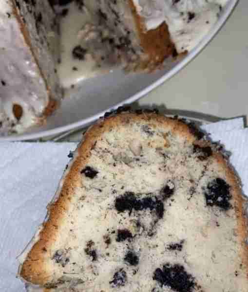 Oreo Pound Cake Recipe Ingredients: For the Cake: 1 cup (2 sticks) unsalted butter, softened 1 1/2...