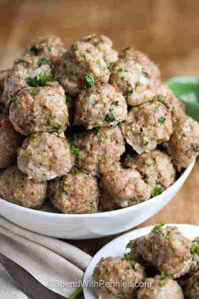 Comment RECIPE to get the recipe! These baked turkey meatballs are made with ground turkey, breadcru...