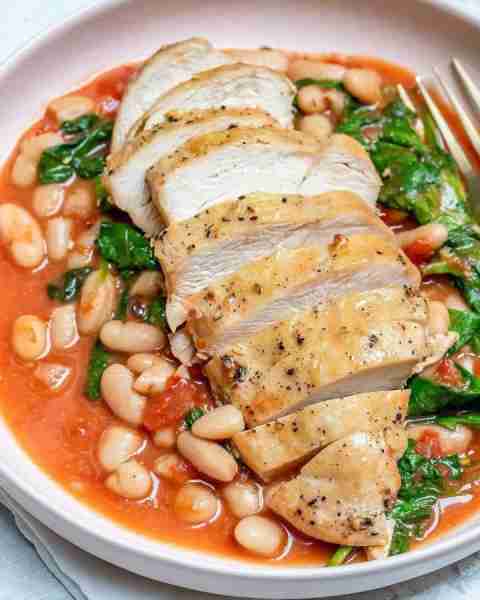 A COMFORTING + FLAVORFUL dinner idea! Simple ingredients such as flavorful fresh garlic and herbs bl...