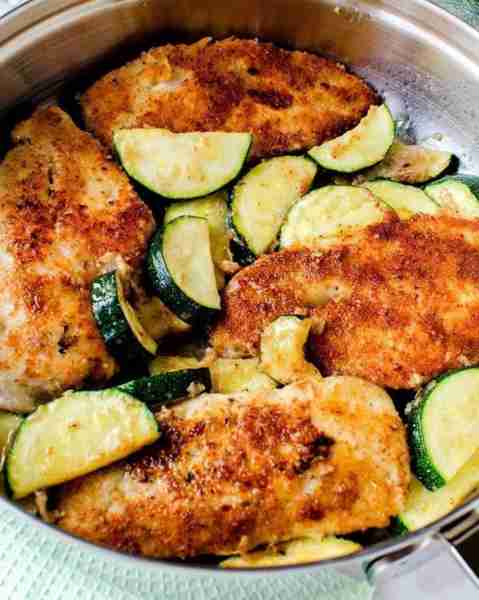 Parmesan Butter Chicken & Garlic Zucchini! 💖 One of the most flavorful and easy dishes everyone wil...