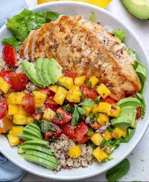 Mango Salsa Chicken Bowls Ingredients : 2 skinless boneless chicken breasts, lightly pounded to an e...